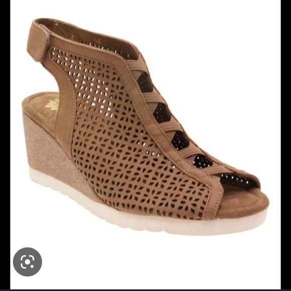 Yellow Box Shoes - Taupe size 7 Yellowbox Ransome Sling Wedge New in Box